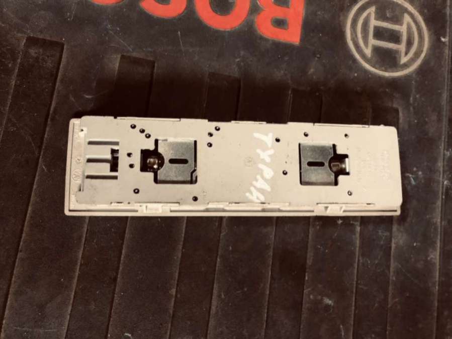 Фонарь салона (плафон) Volkswagen Touran 1 2005г. | Фото № 2 Фонарь салона (плафон) Volkswagen Touran 1 2005г. - Фото 2