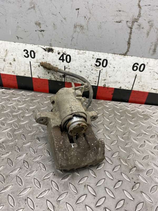 Суппорт задний правый Volkswagen Golf 2006г. | Фото № 2 Суппорт задний правый Volkswagen Golf 2006г. - Фото 2