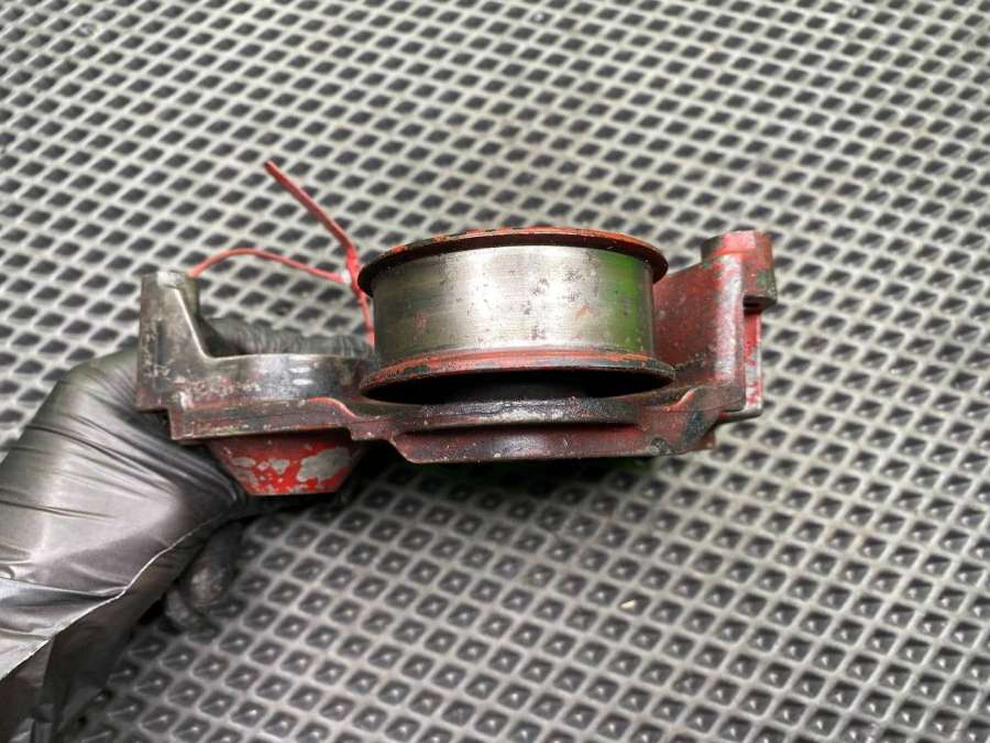 C2D21154DX238A610AA Кронштейн натяжного ролика  Jaguar XF X250 2011г. | Фото № 10  C2D21154DX238A610AA Кронштейн натяжного ролика  Jaguar XF X250 2011г. - Фото 10