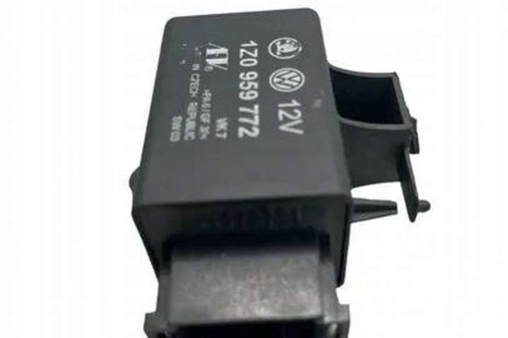 1Z0959772 Блок управления (другие)  Volkswagen Passat B6 (2005-2010) 2005г. | Фото № 2  1Z0959772 Блок управления (другие)  Volkswagen Passat B6 (2005-2010) 2005г. - Фото 2