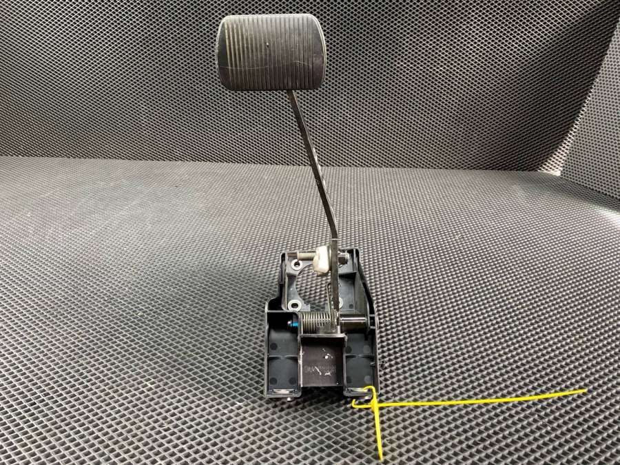 C2Z32158X232450AC Педаль тормоза  Jaguar XF X250 2011г. | Фото № 1  C2Z32158X232450AC Педаль тормоза  Jaguar XF X250 2011г. - Фото 1