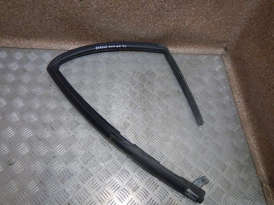 Уплотнитель стекла двери задней левой Nissan Almera 0000г. | Фото № 1 Уплотнитель стекла двери задней левой Nissan Almera 0000г. - Фото 1