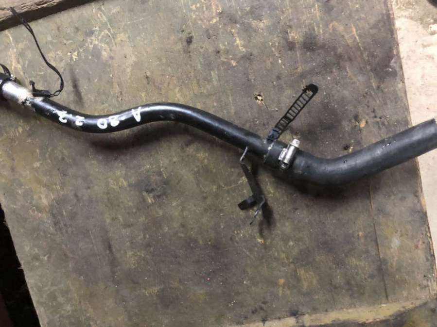 Трубка охлаждающей жидкости металлическая Audi 80 B4 1992г. | Фото № 1 Трубка охлаждающей жидкости металлическая Audi 80 B4 1992г. - Фото 1