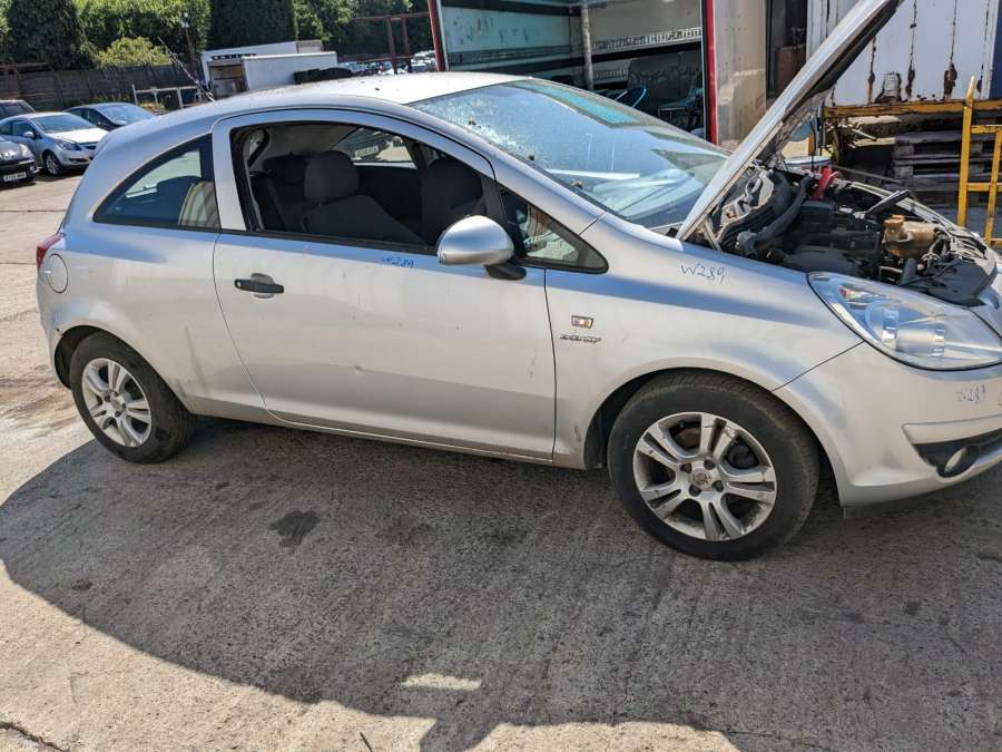 Ограничитель открывания двери передней  Opel Corsa D (2006-2014) Хетчбэк 3дв. 2010г. | Фото № 10   Ограничитель открывания двери передней  Opel Corsa D (2006-2014) Хетчбэк 3дв. 2010г. - Фото 10