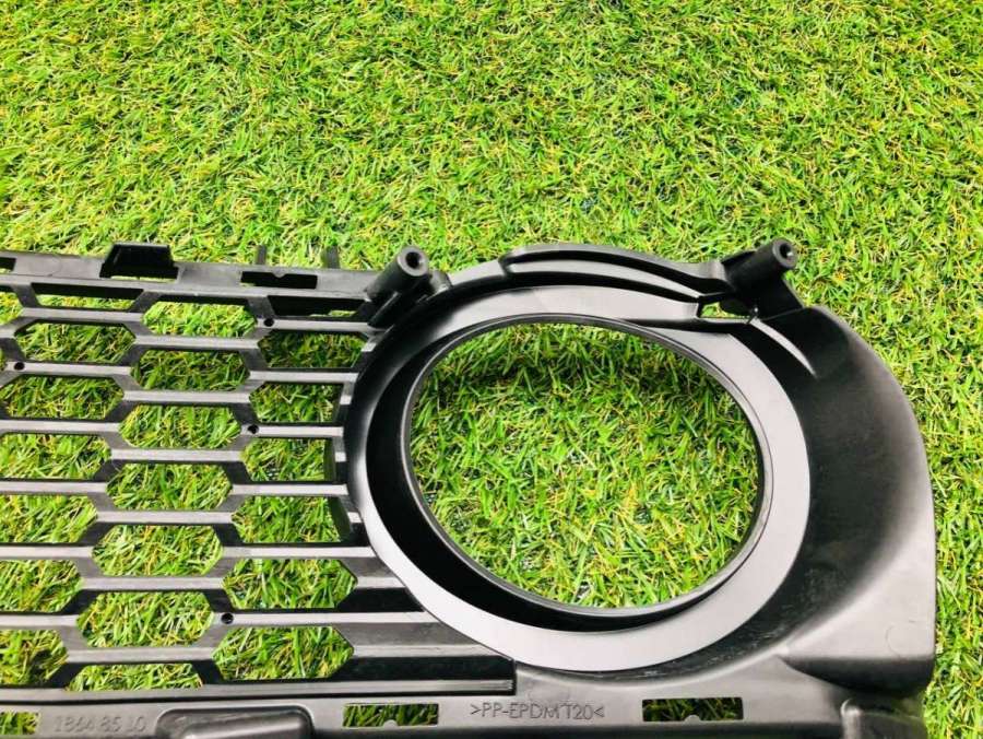 806263251118062632 Заглушка (решетка) в бампер передний  BMW 3 F30/F31/GT F34 2018г. | Фото № 4  806263251118062632 Заглушка (решетка) в бампер передний  BMW 3 F30/F31/GT F34 2018г. - Фото 4