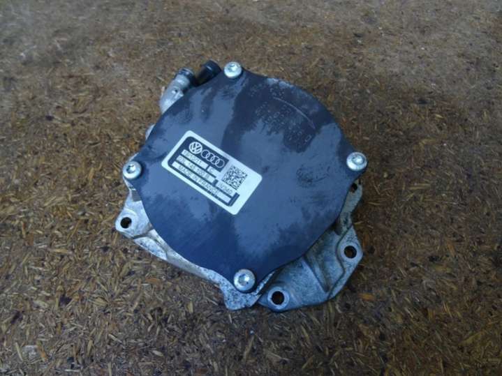 03L145100B Насос вакуумный  Audi A3 8P (2003-2005) 2003г. | Фото № 1  03L145100B Насос вакуумный  Audi A3 8P (2003-2005) 2003г. - Фото 1