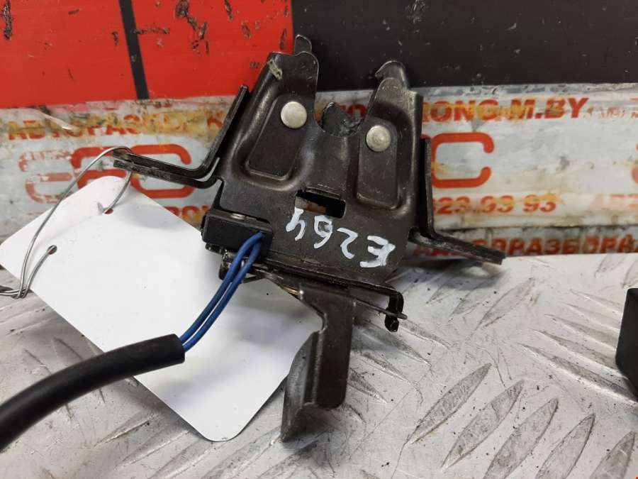 Замок крышки багажника Alfa Romeo 146 (930B) (1994-2001) Хетчбэк 5дв. 1998г. | Фото № 1 Замок крышки багажника Alfa Romeo 146 (930B) (1994-2001) Хетчбэк 5дв. 1998г. - Фото 1