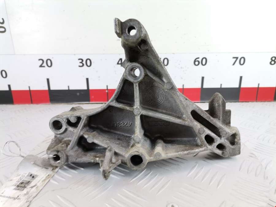 4283602 Кронштейн кондиционера Saab 900 (NG) (1993-1998) Седан 1996г. | Фото № 1 4283602 Кронштейн кондиционера Saab 900 (NG) (1993-1998) Седан 1996г. - Фото 1