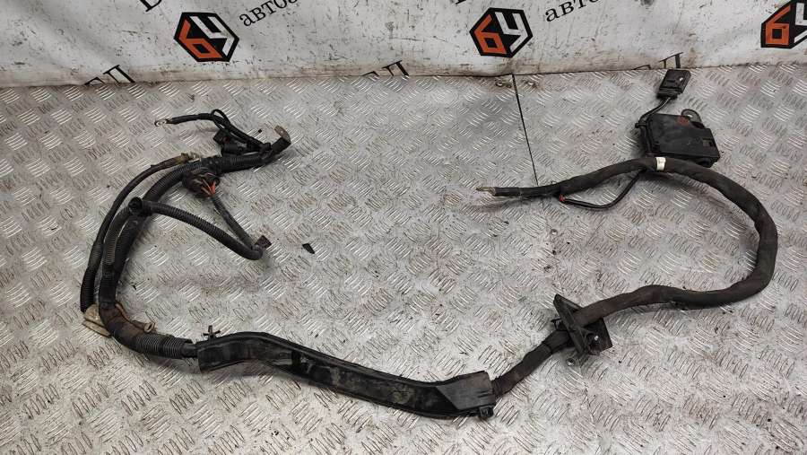 Клемма аккумулятора плюс  Audi A4 2010г. | Фото № 1   Клемма аккумулятора плюс  Audi A4 2010г. - Фото 1