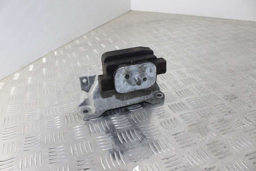 6781235 Кронштейн двигателя BMW 5 универсал 2012г. | Фото № 2 6781235 Кронштейн двигателя BMW 5 универсал 2012г. - Фото 2