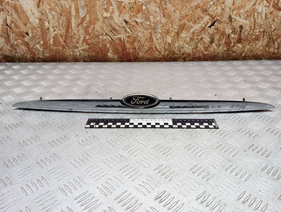96BBF43404BE Накладка подсветки номера  Ford Mondeo 2 седан 1998г. | Фото № 1  96BBF43404BE Накладка подсветки номера  Ford Mondeo 2 седан 1998г. - Фото 1