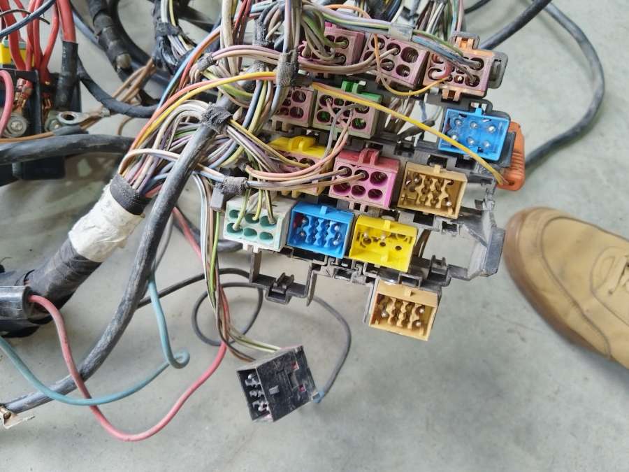 Проводка Audi A4 Универсал 1996г. | Фото № 20 Проводка Audi A4 Универсал 1996г. - Фото 20