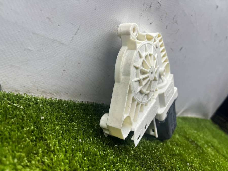 8K0959812A Моторчик стеклоподъемника задний правый Audi A4 B8 2011г. | Фото № 4 8K0959812A Моторчик стеклоподъемника задний правый Audi A4 B8 2011г. - Фото 4