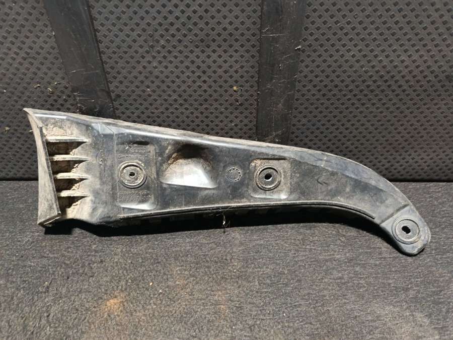 4B9807453B Кронштейн крепления бампера заднего Audi A6 C5 (S6,RS6) 2003г. | Фото № 1 4B9807453B Кронштейн крепления бампера заднего Audi A6 C5 (S6,RS6) 2003г. - Фото 1