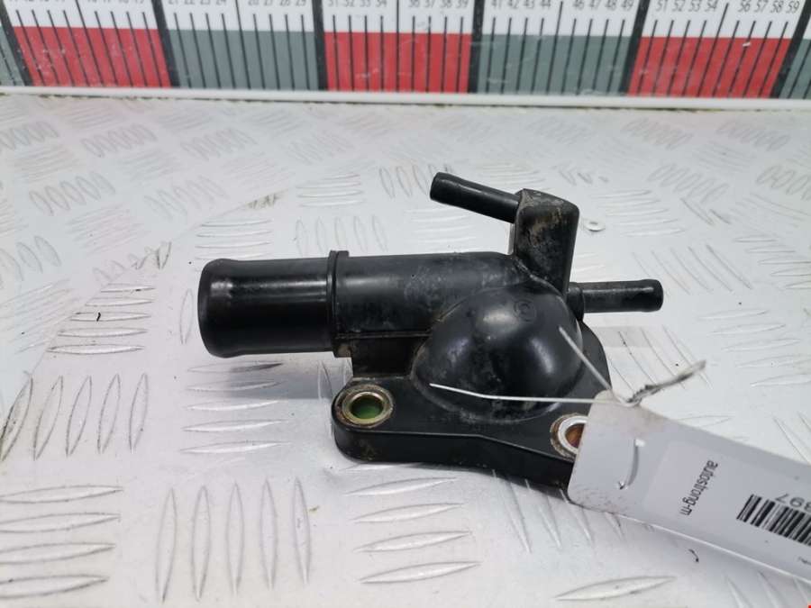 Фланец (штуцер системы охлаждения тройник) Mazda 3 BK (2003-2009) Хетчбэк 5дв. 2004г. | Фото № 3 Фланец (штуцер системы охлаждения тройник) Mazda 3 BK (2003-2009) Хетчбэк 5дв. 2004г. - Фото 3