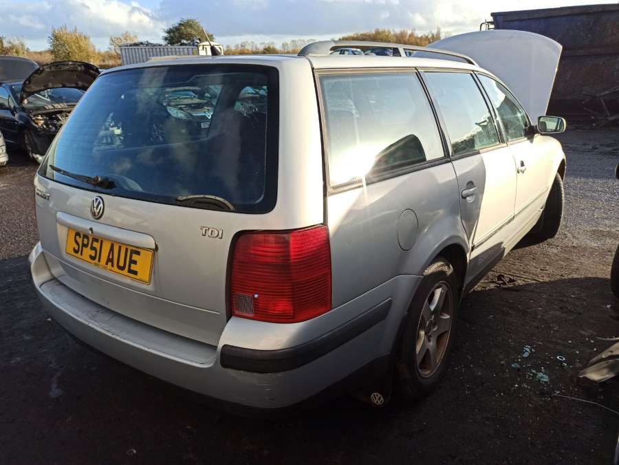 3B2837114 Ручка двери внутренняя передняя правая Volkswagen Passat 5 (1996-2000) Универсал 2000г. | Фото № 7 3B2837114 Ручка двери внутренняя передняя правая Volkswagen Passat 5 (1996-2000) Универсал 2000г. - Фото 7