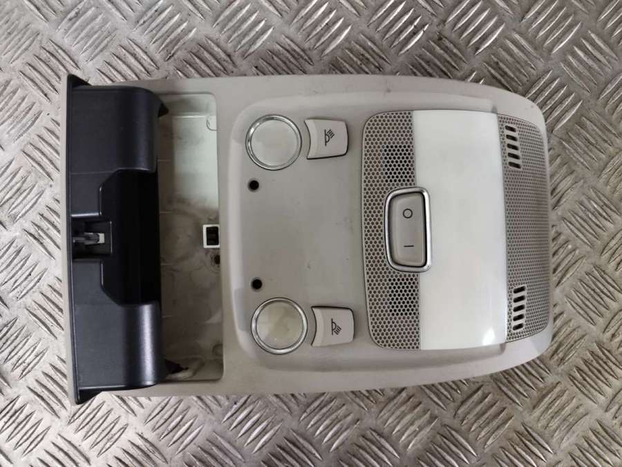 Фонарь салона (плафон) Audi Q5 1 2010г. | Фото № 2 Фонарь салона (плафон) Audi Q5 1 2010г. - Фото 2