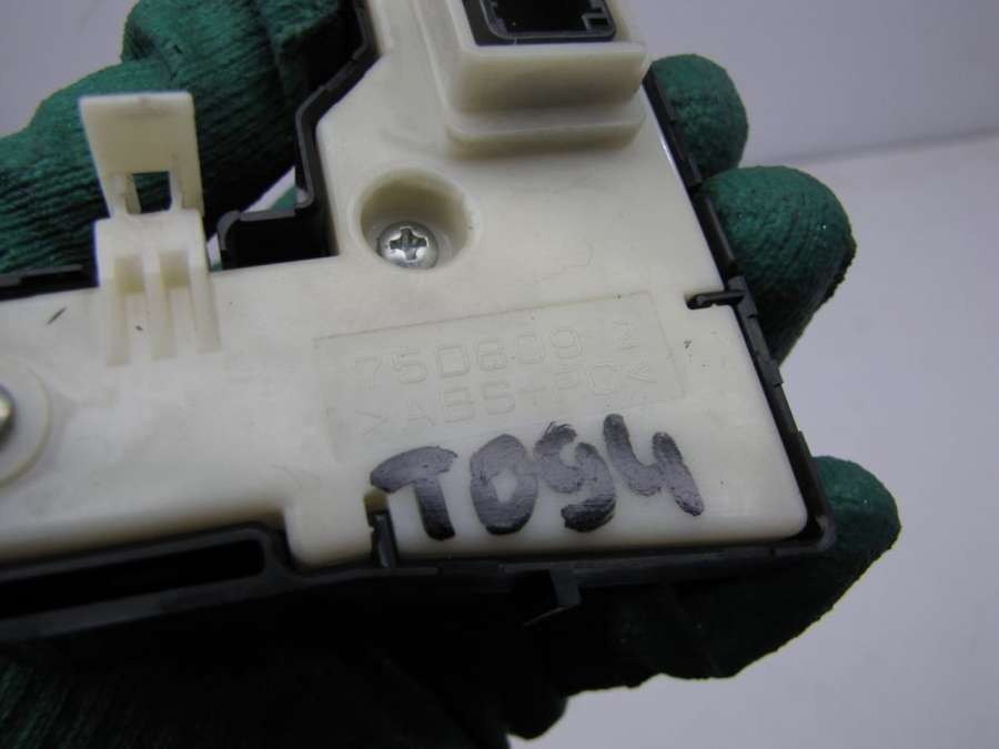 75D809 Кнопка аварийной сигнализации Toyota Prius 3 2009г. | Фото № 3 75D809 Кнопка аварийной сигнализации Toyota Prius 3 2009г. - Фото 3