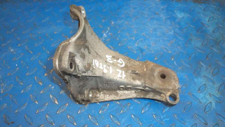 1H0199354H Кронштейн двигателя Volkswagen Golf 3 поколение 1993г. | Фото № 1 1H0199354H Кронштейн двигателя Volkswagen Golf 3 поколение 1993г. - Фото 1