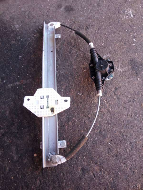 Стеклоподъемник задний правый  Kia Rio 3 2012г. | Фото № 1   Стеклоподъемник задний правый  Kia Rio 3 2012г. - Фото 1