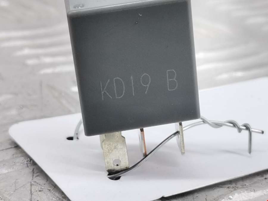 Реле Chevrolet Captiva 1 (2006-2018) Внедорожник 5дв. 2010г. | Фото № 2 Реле Chevrolet Captiva 1 (2006-2018) Внедорожник 5дв. 2010г. - Фото 2