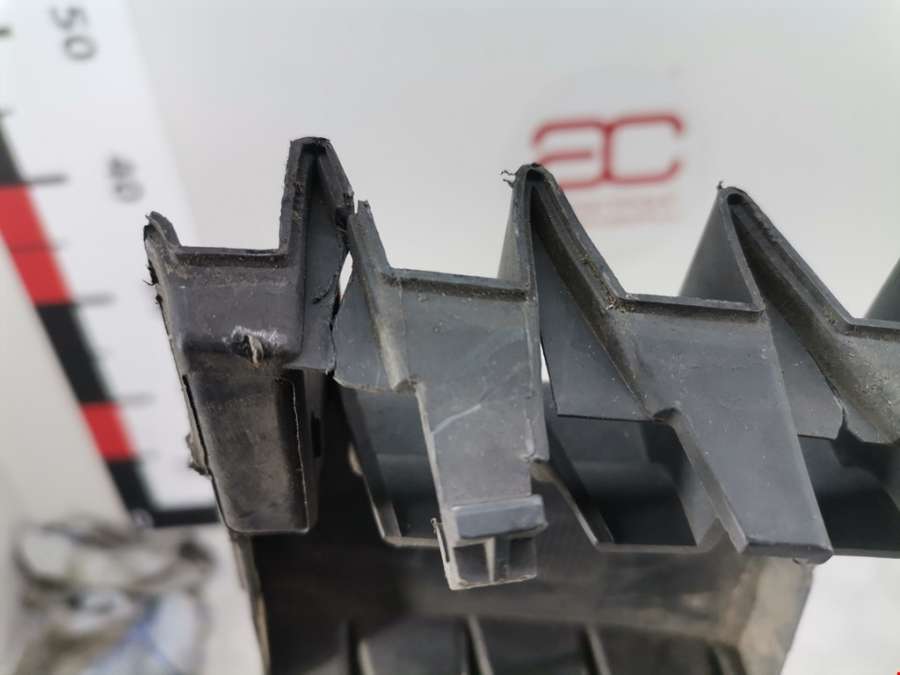 3B0853665H Решетка (заглушка) в бампер левая Volkswagen Passat 5 GP (2000-2005) Универсал 2004г. | Фото № 4 3B0853665H Решетка (заглушка) в бампер левая Volkswagen Passat 5 GP (2000-2005) Универсал 2004г. - Фото 4