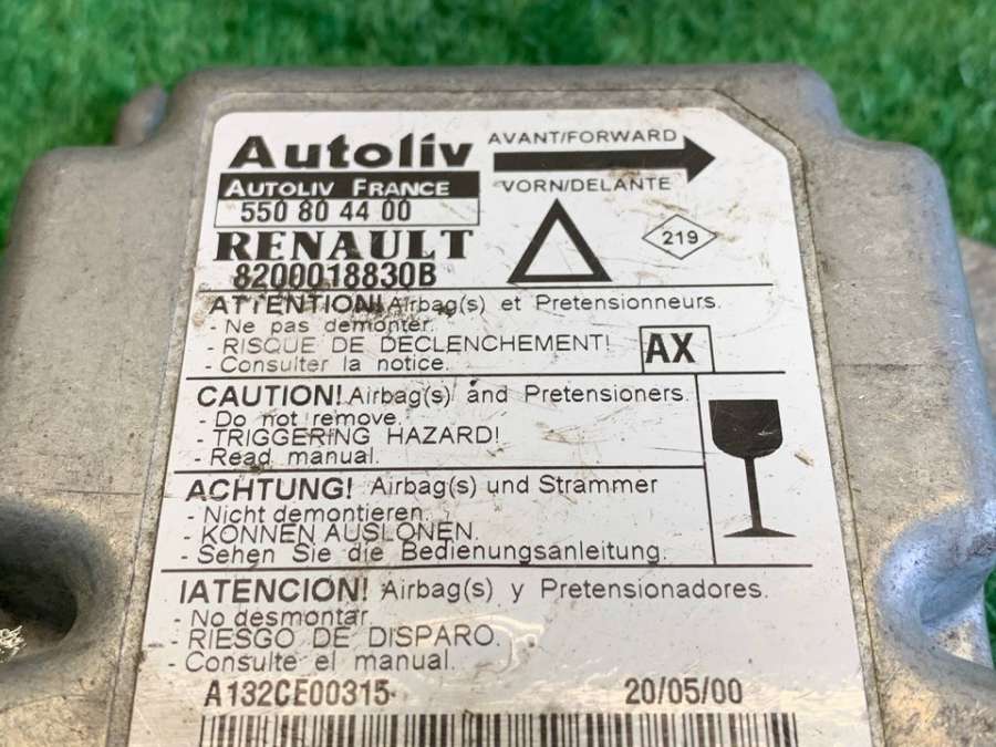 8200018830B  Блок управления AIRBAG   Renault Laguna I 1997г. | Фото № 9  8200018830B  Блок управления AIRBAG   Renault Laguna I 1997г. - Фото 9
