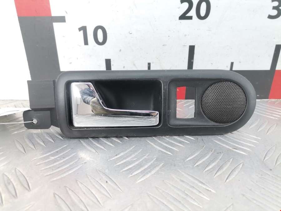 3B0839113 Ручка двери внутренняя задняя левая Volkswagen Passat 5 GP (2000-2005) Универсал 2001г. | Фото № 1 3B0839113 Ручка двери внутренняя задняя левая Volkswagen Passat 5 GP (2000-2005) Универсал 2001г. - Фото 1