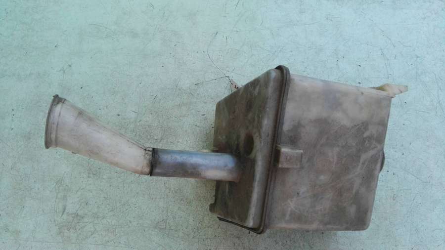 Бачок омывателя  Nissan Primera P11 1998г. | Фото № 2   Бачок омывателя  Nissan Primera P11 1998г. - Фото 2