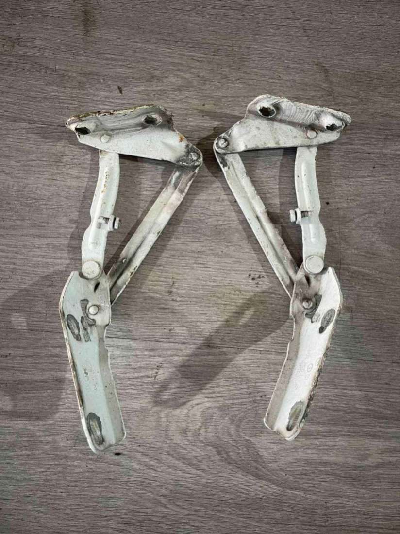 Петля капота Mercedes Sprinter W906 2012г. | Фото № 2 Петля капота Mercedes Sprinter W906 2012г. - Фото 2