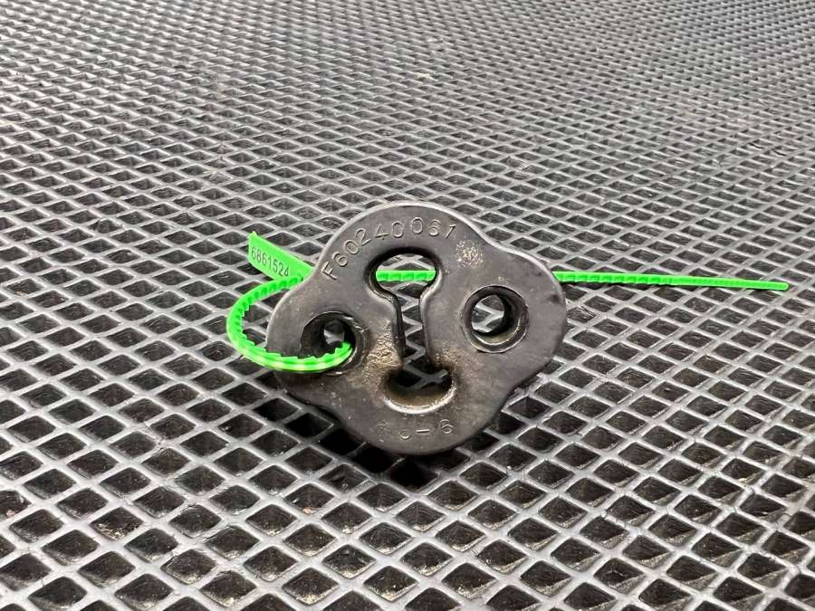 F60240061 Резинка глушителя  Mazda Premacy CP CP8W 2000г. | Фото № 2  F60240061 Резинка глушителя  Mazda Premacy CP CP8W 2000г. - Фото 2