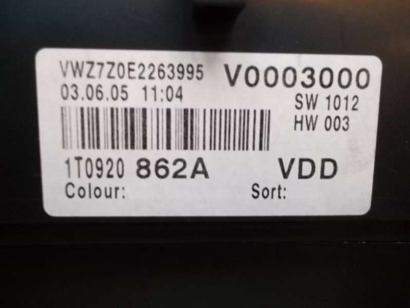 Щиток приборов (приборная панель) Volkswagen Touran 2005г. | Фото № 2 Щиток приборов (приборная панель) Volkswagen Touran 2005г. - Фото 2