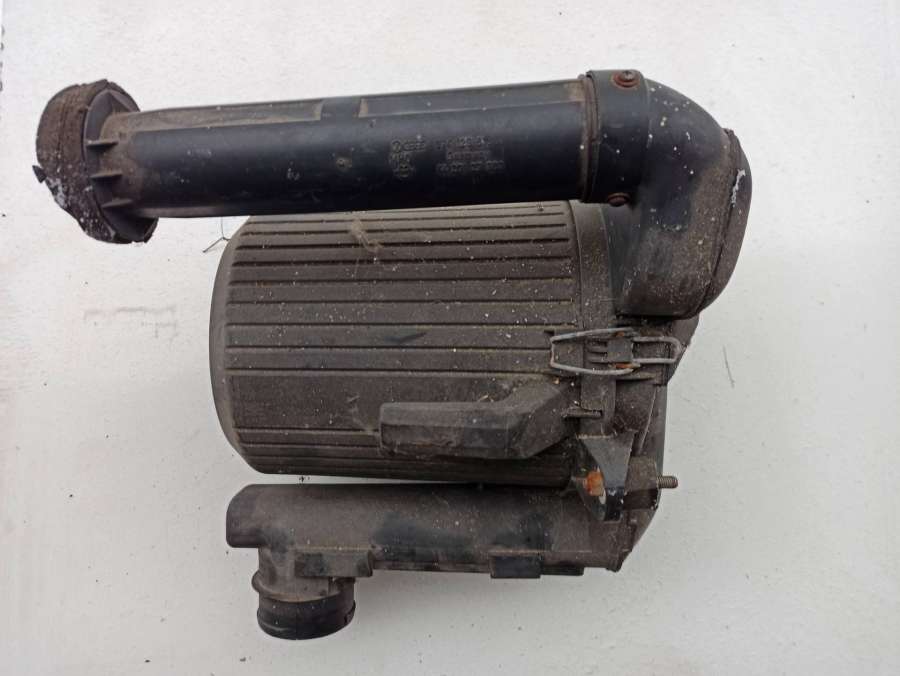 4420127989 Корпус воздушногo фильтра  Volkswagen Transporter T4 1994г. | Фото № 1  4420127989 Корпус воздушногo фильтра  Volkswagen Transporter T4 1994г. - Фото 1