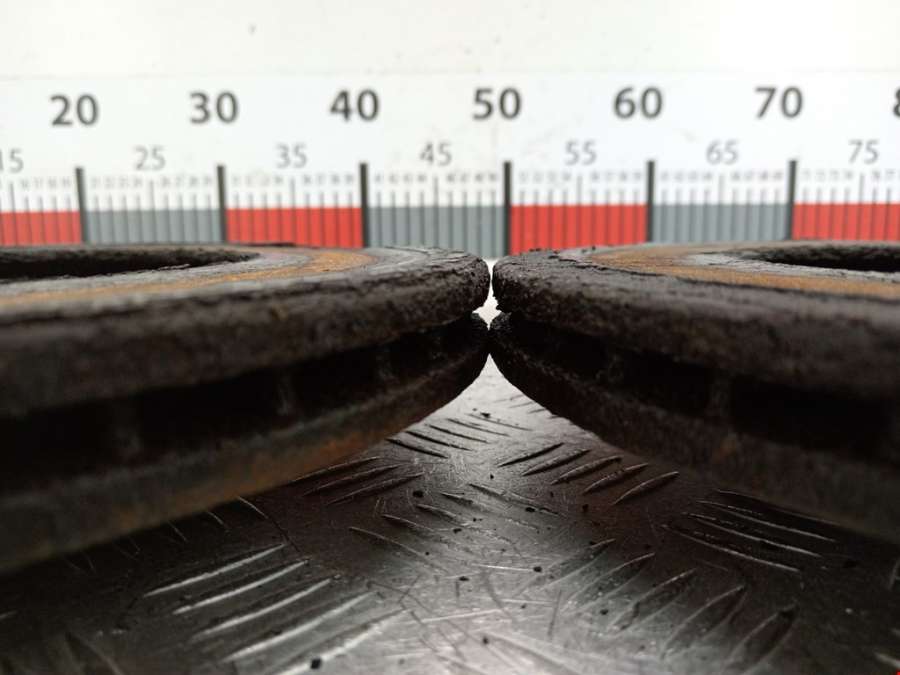 Диск тормозной передний Ford Focus 2 (2004-2011) Кабриолет 2009г. | Фото № 4 Диск тормозной передний Ford Focus 2 (2004-2011) Кабриолет 2009г. - Фото 4