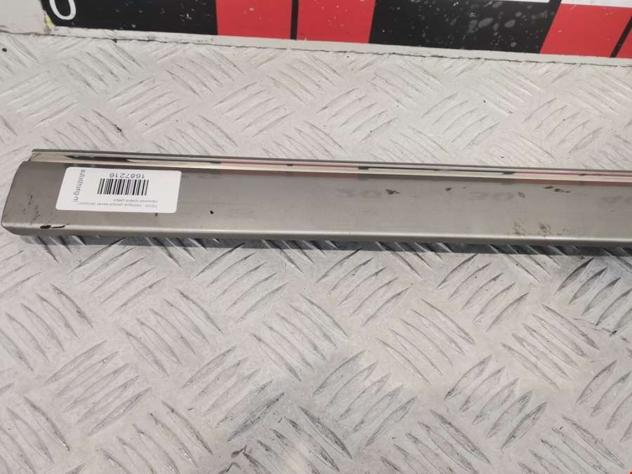 Накладка декоративная (молдинг) двери передней правой Mercedes C-Class (W203) (2000-2008) Седан 2003г. | Фото № 2 Накладка декоративная (молдинг) двери передней правой Mercedes C-Class (W203) (2000-2008) Седан 2003г. - Фото 2