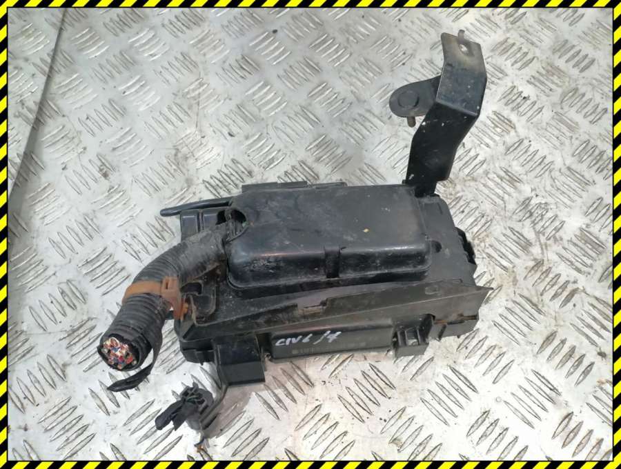 Блок предохранителей Honda Civic 6 1997г. | Фото № 2 Блок предохранителей Honda Civic 6 1997г. - Фото 2