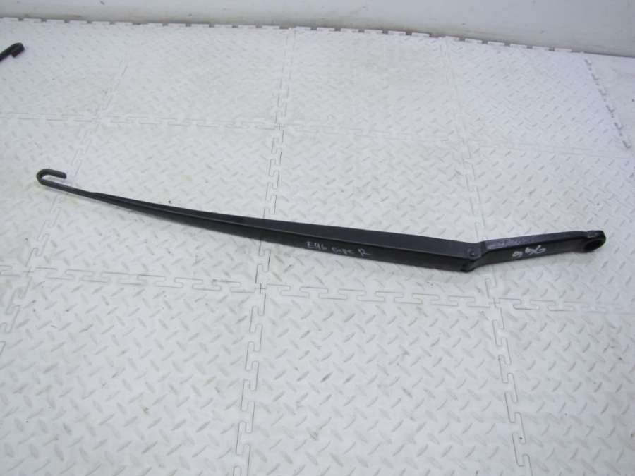 7007128 Щеткодержатели (поводок стеклоочистителя, дворник) BMW 3 E46 2000г. | Фото № 1 7007128 Щеткодержатели (поводок стеклоочистителя, дворник) BMW 3 E46 2000г. - Фото 1