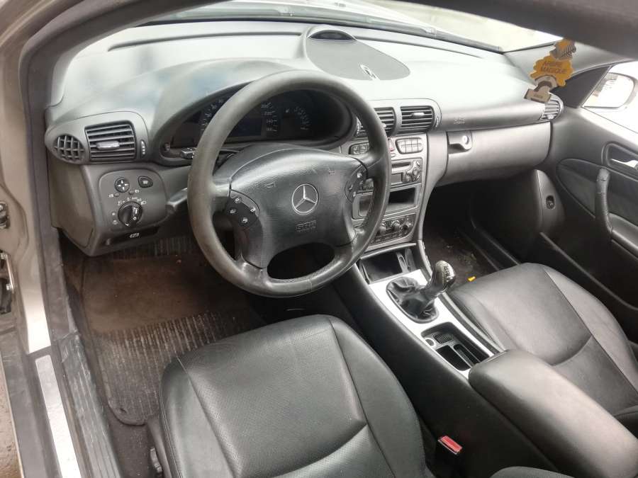 A2036904862 Накладка декоративная (молдинг) крыла переднего правого Mercedes C-Class (W203) (2000-2008) Седан 2004г. | Фото № 13 A2036904862 Накладка декоративная (молдинг) крыла переднего правого Mercedes C-Class (W203) (2000-2008) Седан 2004г. - Фото 13