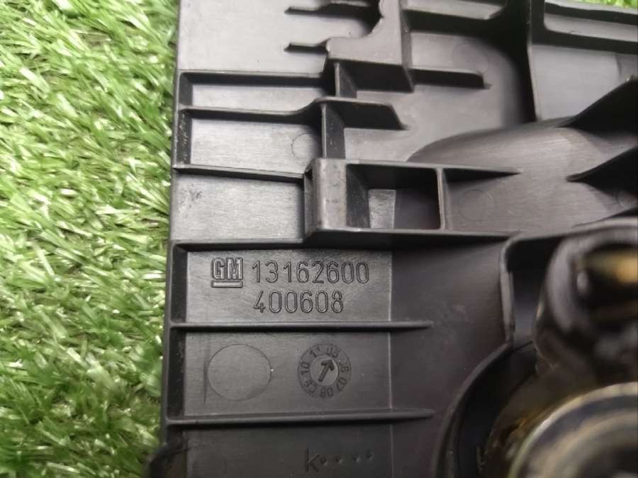 13162600 Накладка декоративная центральной консоли  Opel Zafira 2005г. | Фото № 7  13162600 Накладка декоративная центральной консоли  Opel Zafira 2005г. - Фото 7