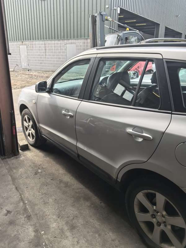 Дверь задняя правая HYUNDAI SANTA FE 2 2006г. | Фото № 1 Дверь задняя правая HYUNDAI SANTA FE 2 2006г. - Фото 1