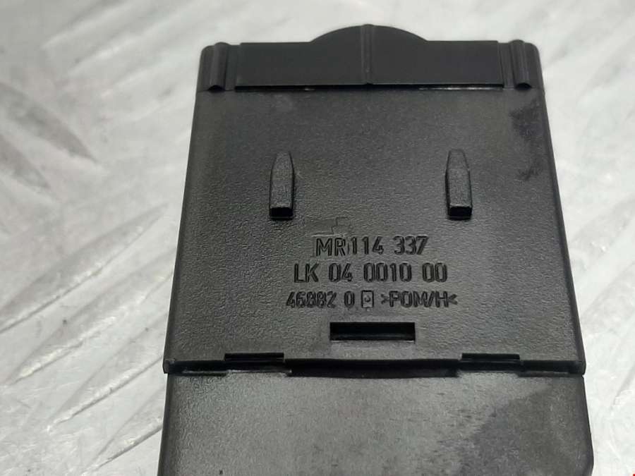 MR114337 LK04001000 Кнопка корректора фар Mitsubishi Carisma (1995-2004) Хетчбэк 5дв. 1998г. | Фото № 4 MR114337 LK04001000 Кнопка корректора фар Mitsubishi Carisma (1995-2004) Хетчбэк 5дв. 1998г. - Фото 4