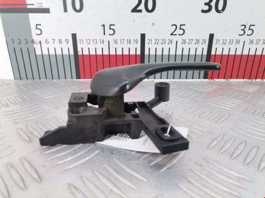 Ручка двери внутренняя передняя правая Volkswagen Sharan 1 (1995-2010) Минивэн 1998г. | Фото № 3 Ручка двери внутренняя передняя правая Volkswagen Sharan 1 (1995-2010) Минивэн 1998г. - Фото 3