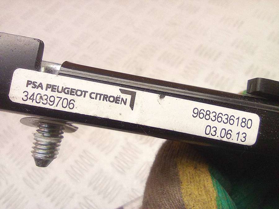 3403970634059892C9683636180 Механизм регулировки высоты ремня безопасности Peugeot 3008 2015г. | Фото № 3 3403970634059892C9683636180 Механизм регулировки высоты ремня безопасности Peugeot 3008 2015г. - Фото 3