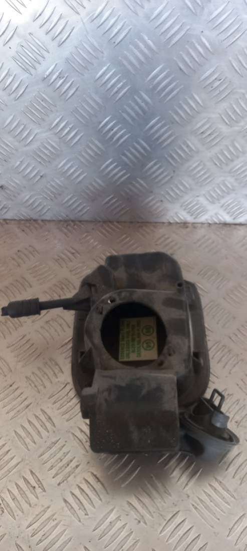 Лючок бензобака Renault Clio 3 2008г. | Фото № 2 Лючок бензобака Renault Clio 3 2008г. - Фото 2