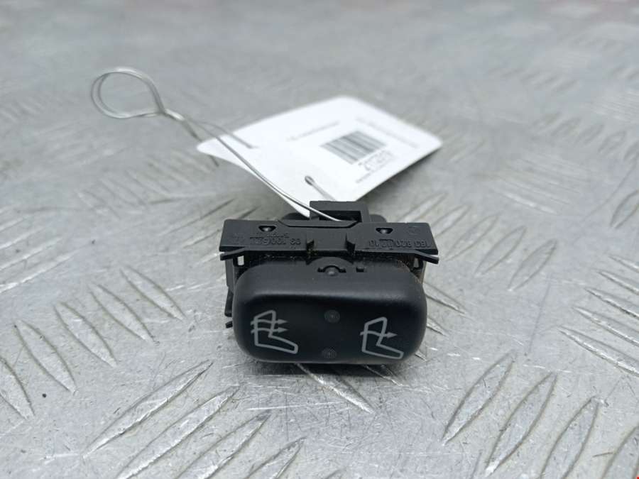 03100620 Кнопка подогрева (обогрева) сидений Mercedes ML-Class (W163) (1997-2005) Внедорожник 5дв. 2000г. | Фото № 1 03100620 Кнопка подогрева (обогрева) сидений Mercedes ML-Class (W163) (1997-2005) Внедорожник 5дв. 2000г. - Фото 1