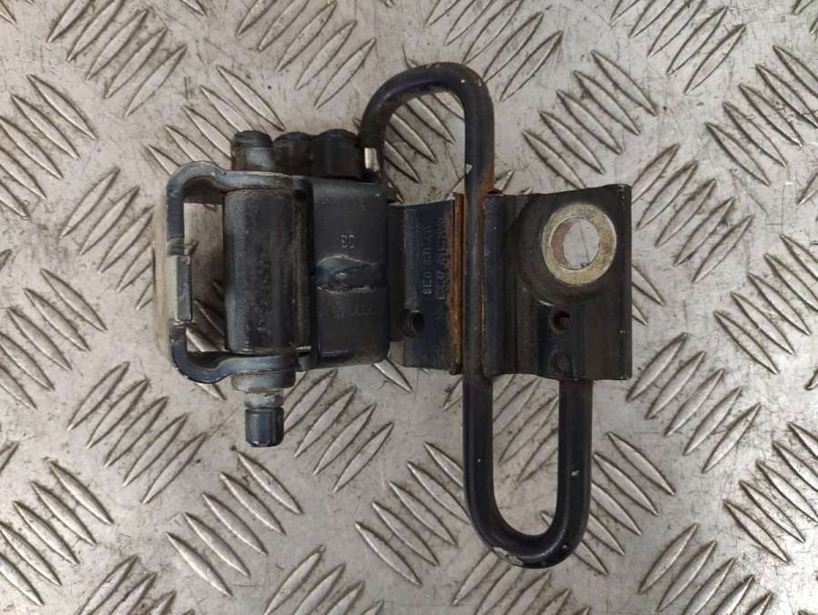 8e0831411 Петля двери передней левой  Audi A6 C6 (S6,RS6) 2007г. | Фото № 1  8e0831411 Петля двери передней левой  Audi A6 C6 (S6,RS6) 2007г. - Фото 1
