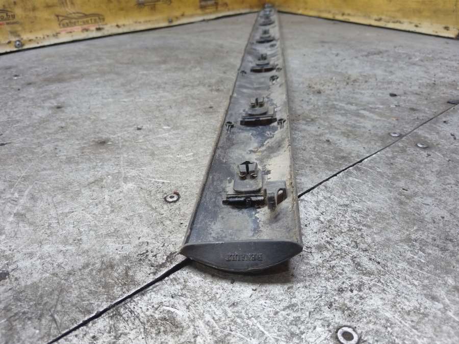 Молдинг двери передней левой Renault Megane Седан 2000г. | Фото № 4 Молдинг двери передней левой Renault Megane Седан 2000г. - Фото 4