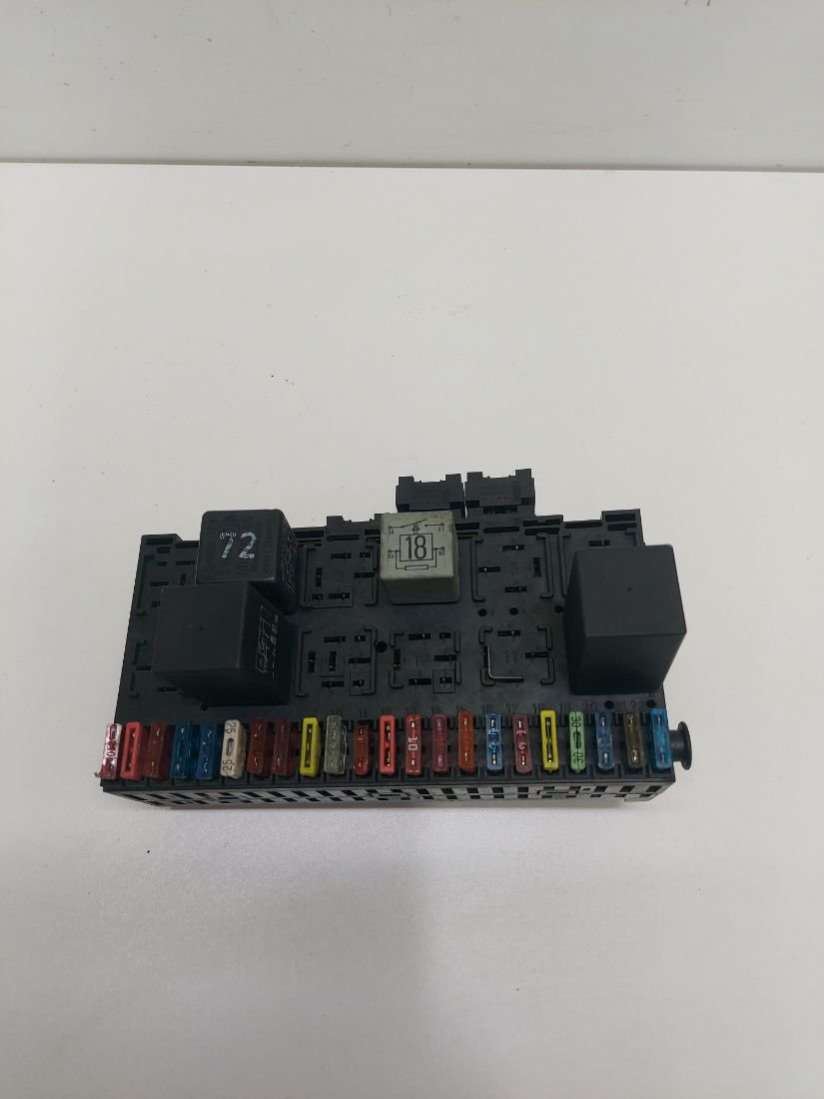 357937039 Блок предохранителей Volkswagen Passat B3 1992г. | Фото № 1 357937039 Блок предохранителей Volkswagen Passat B3 1992г. - Фото 1