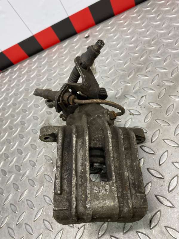 Суппорт задний правый Volkswagen Golf 2006г. | Фото № 3 Суппорт задний правый Volkswagen Golf 2006г. - Фото 3