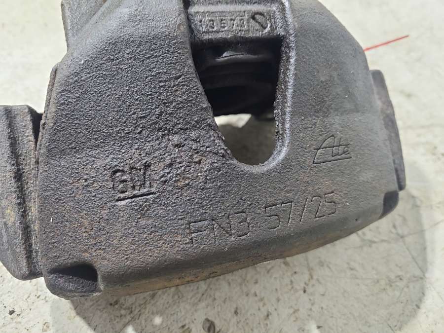 Суппорт передний левый  Opel Astra H рест. универсал 2007г. | Фото № 2   Суппорт передний левый  Opel Astra H рест. универсал 2007г. - Фото 2